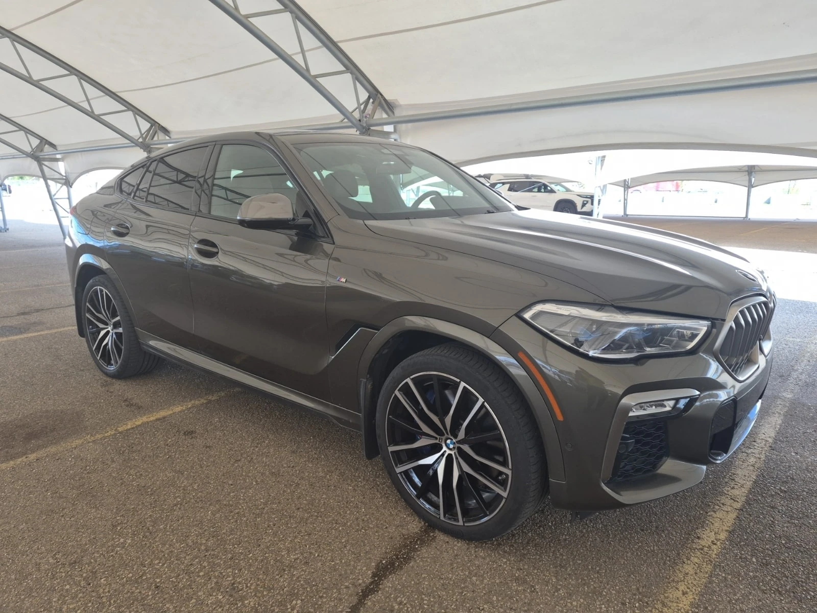 BMW X6 * M50I * HARMAN KARDON * HEAD-UP * CARFAX * , снимка 2 - Автомобили и джипове - 56088027