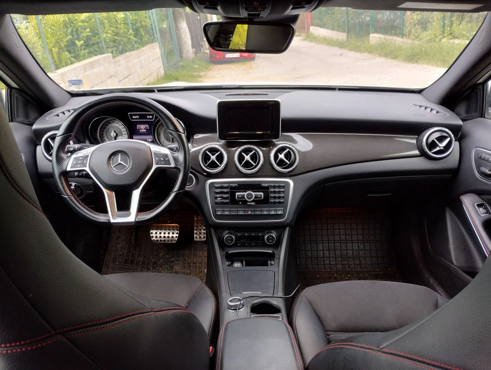 Mercedes-Benz GLA 220 4-Matic, снимка 4 - Автомобили и джипове - 56655048