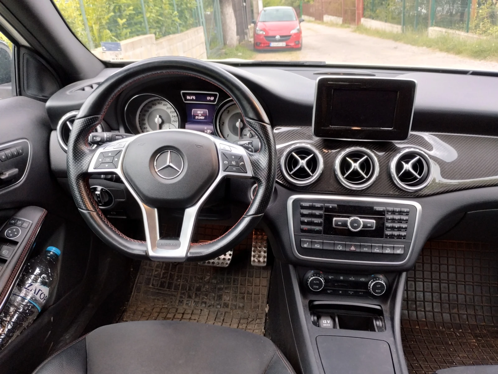 Mercedes-Benz GLA 220 4-Matic, снимка 5 - Автомобили и джипове - 56655048