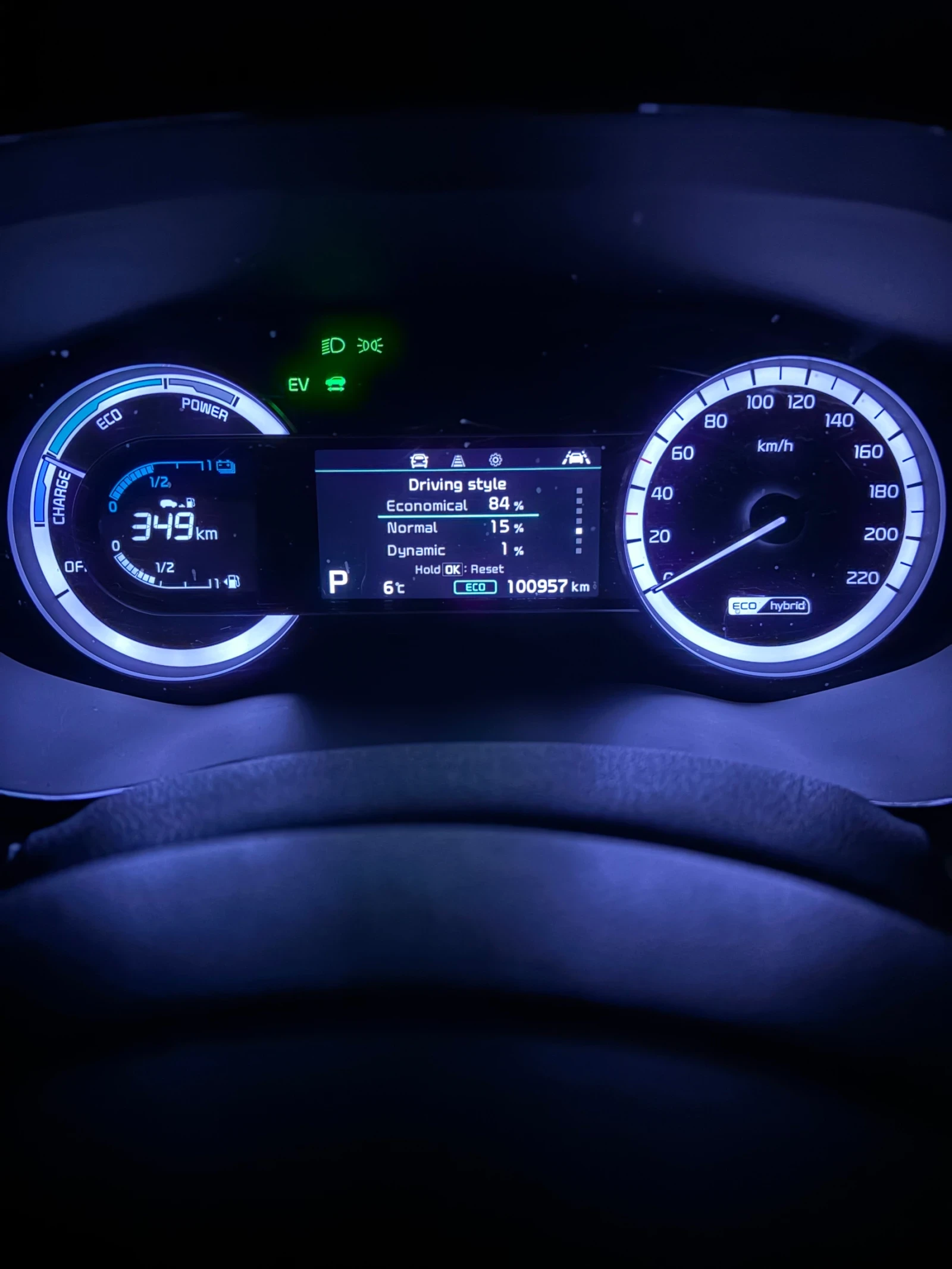 Kia Niro Хибрид, снимка 15 - Автомобили и джипове - 56748601