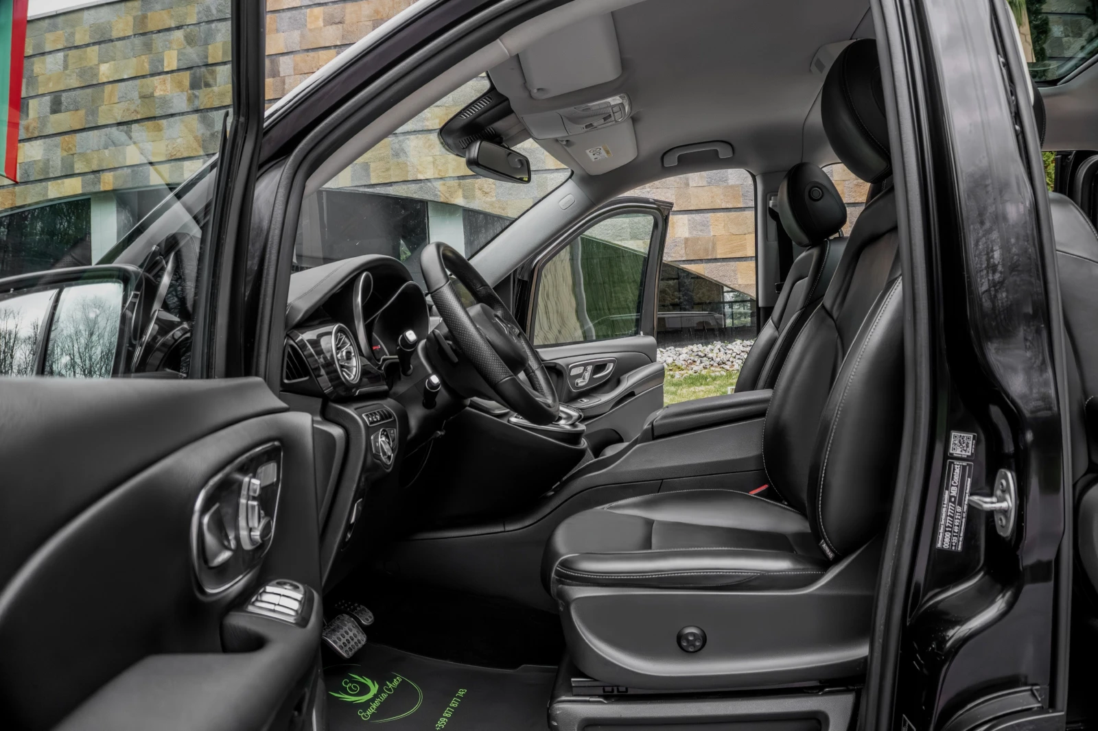 Mercedes-Benz V 220 d* LONG * PANORAMA * BUSINESS CLASS, снимка 9 - Бусове и автобуси - 54121813