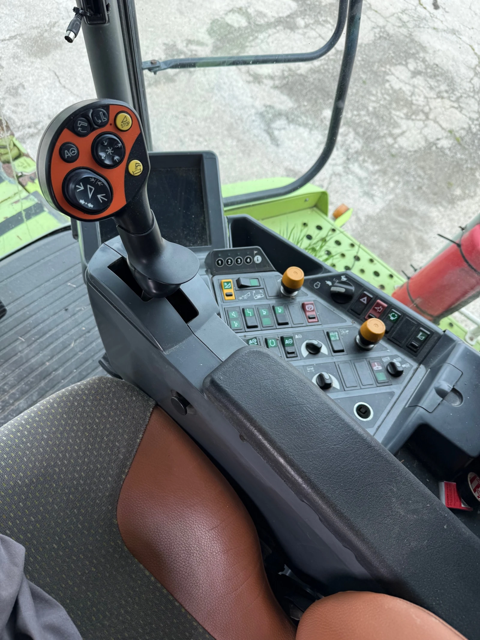 Комбайн Claas LEXION 600TT, снимка 7 - Селскостопанска техника - 54377243