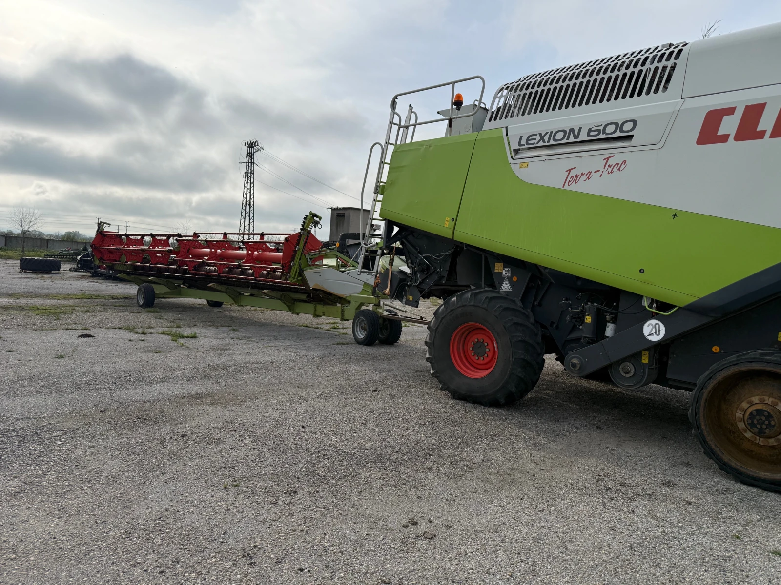 Комбайн Claas LEXION 600TT, снимка 4 - Селскостопанска техника - 54377243