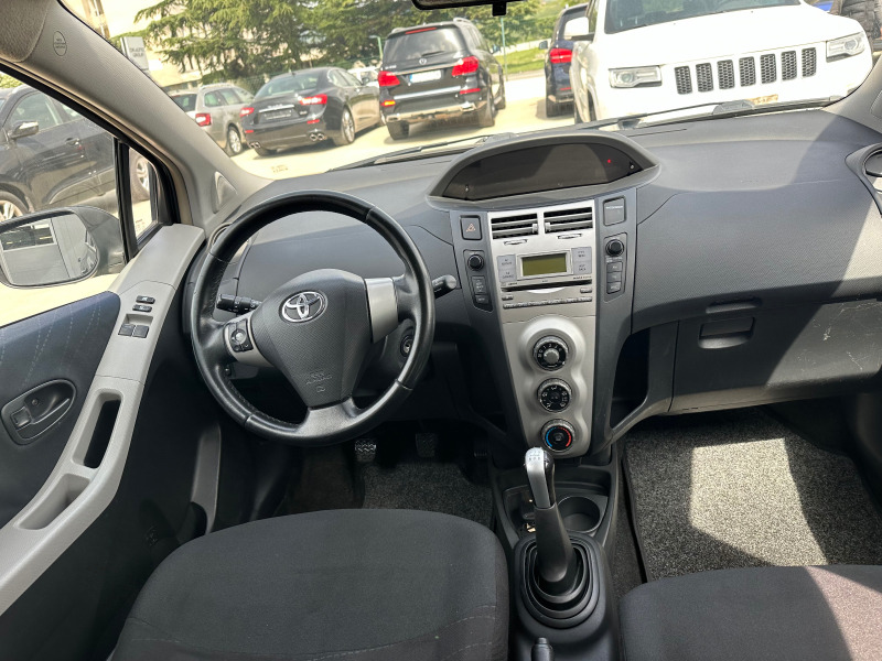Toyota Yaris 1.0, снимка 11 - Автомобили и джипове - 45777356
