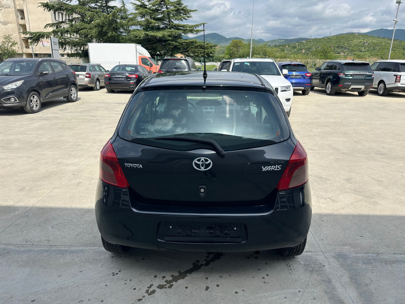 Toyota Yaris 1.0, снимка 6 - Автомобили и джипове - 45777356