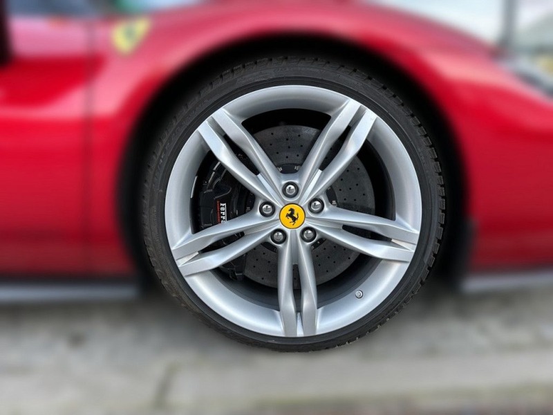 Ferrari 296GTB GTS = Carbon Interior & Exterior= Гаранция, снимка 6 - Автомобили и джипове - 46446903