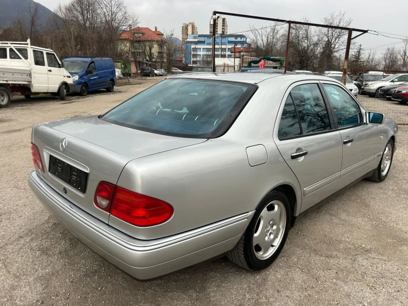 Mercedes-Benz E 200 2.0i, снимка 5 - Автомобили и джипове - 49473581