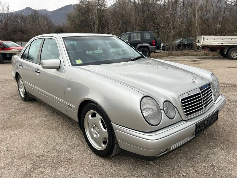 Mercedes-Benz E 200 2.0i, снимка 1 - Автомобили и джипове - 49473581