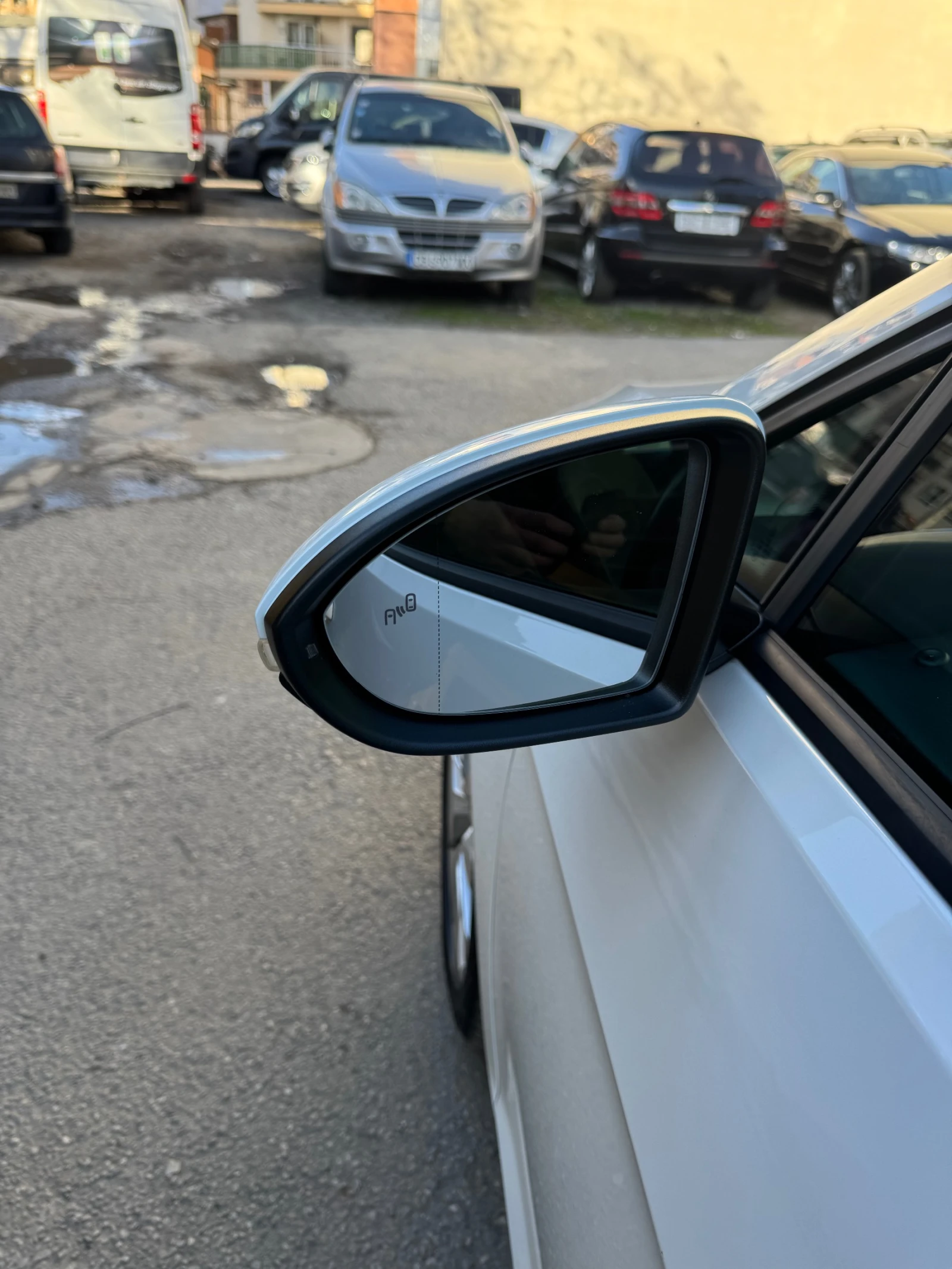 VW Golf 2.0TDI-DSG 4Motion, снимка 9 - Автомобили и джипове - 53770835