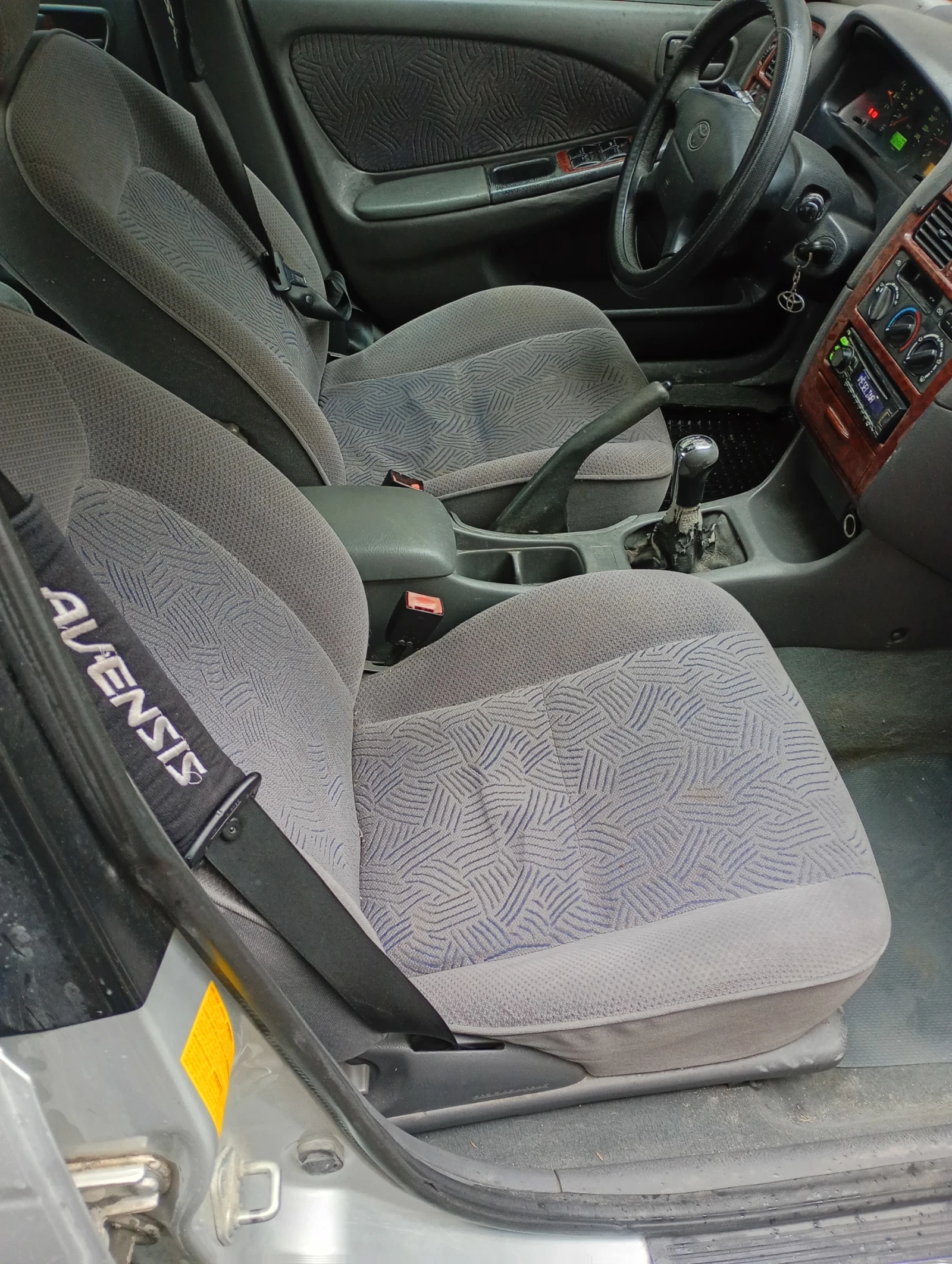 Toyota Avensis 2.0 TD Климатик, снимка 7 - Автомобили и джипове - 53926687