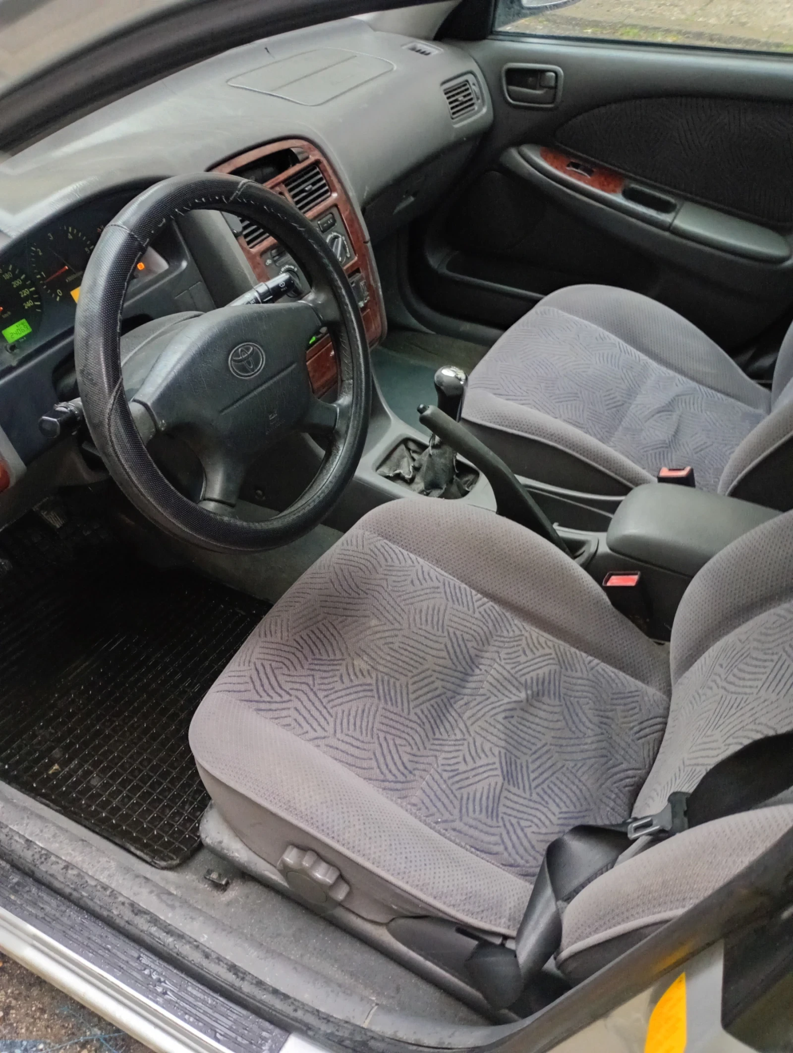 Toyota Avensis 2.0 TD Климатик, снимка 5 - Автомобили и джипове - 53926687