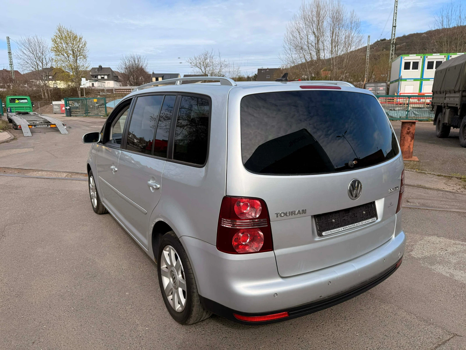 VW Touran АВТОМАТИК НАВИ КОЛАТА ЩЕ ПРИСТИГНЕ НА 08.04.26, снимка 3 - Автомобили и джипове - 54081178