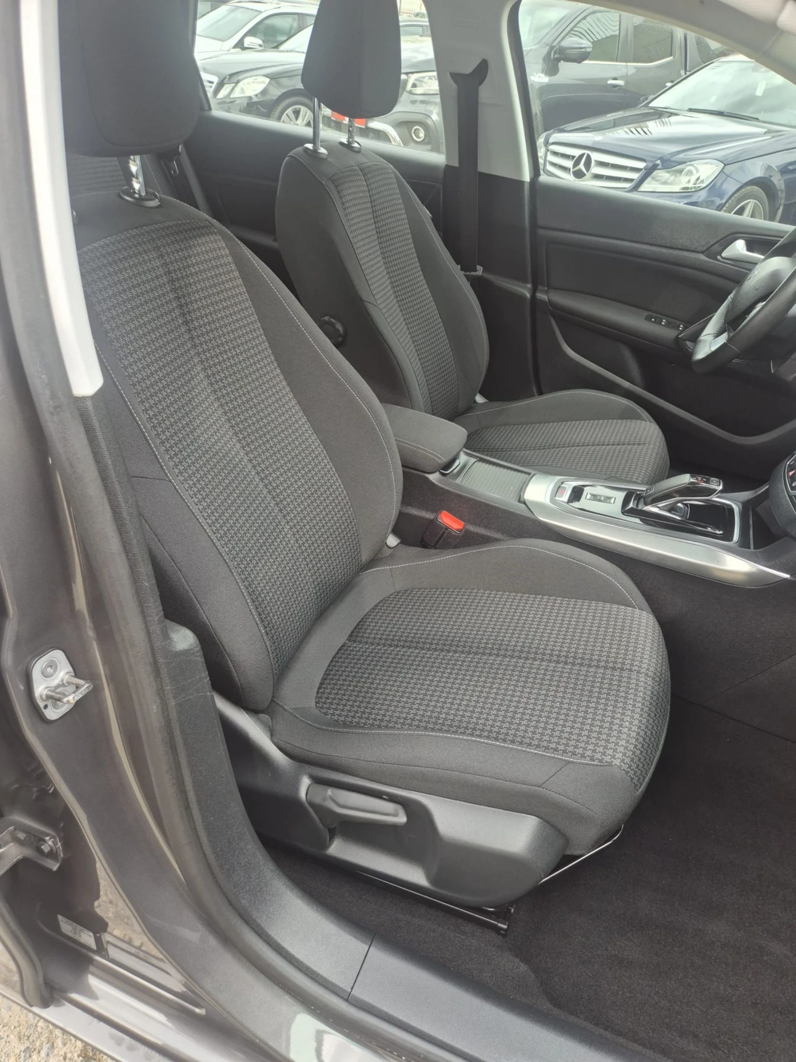 Peugeot 308 1.5HDI+ Avtomat, снимка 7 - Автомобили и джипове - 54485276