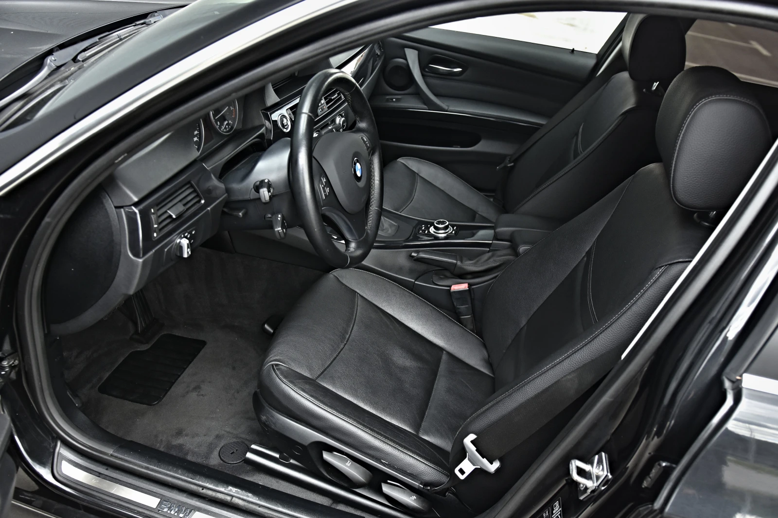 BMW 330 330 xdrive //Navi//268 cv, снимка 12 - Автомобили и джипове - 54684132