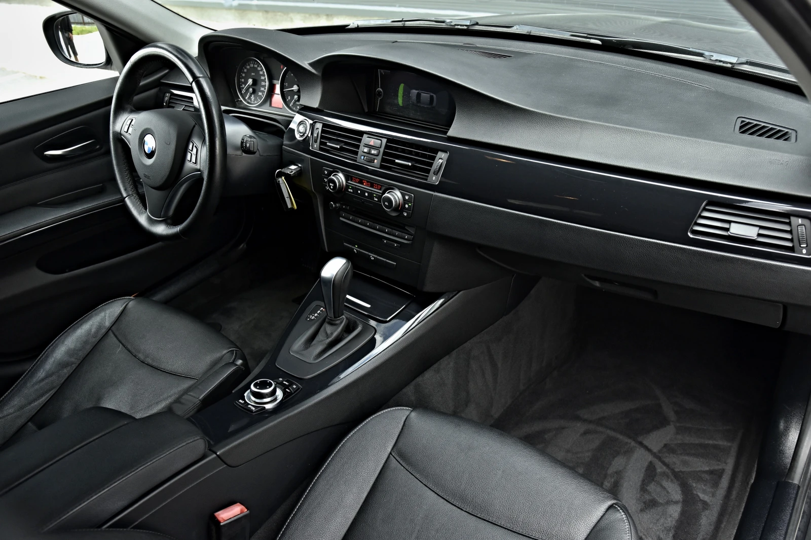 BMW 330 330 xdrive //Navi//268 cv, снимка 16 - Автомобили и джипове - 54684132