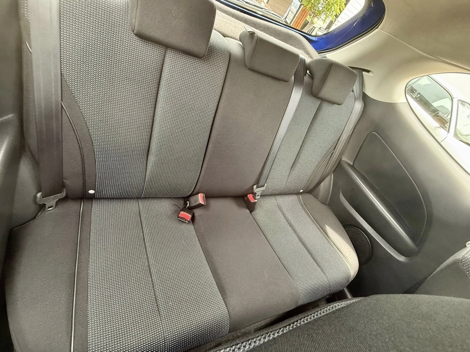 Mazda 2 1.5 , снимка 14 - Автомобили и джипове - 54779472