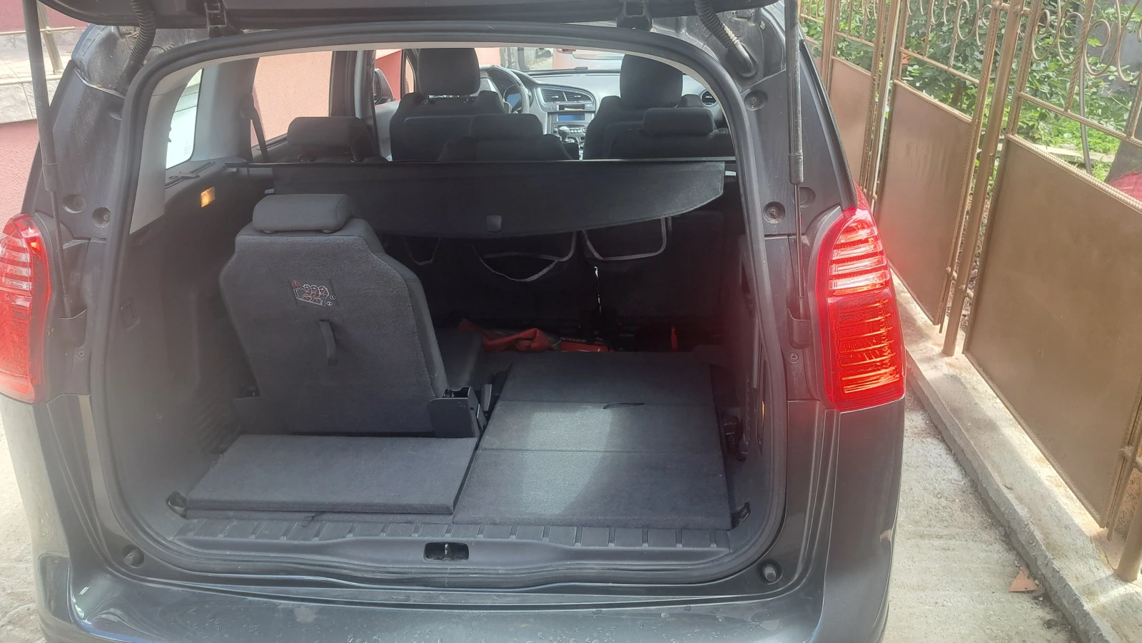 Peugeot 5008, снимка 4 - Автомобили и джипове - 55412604