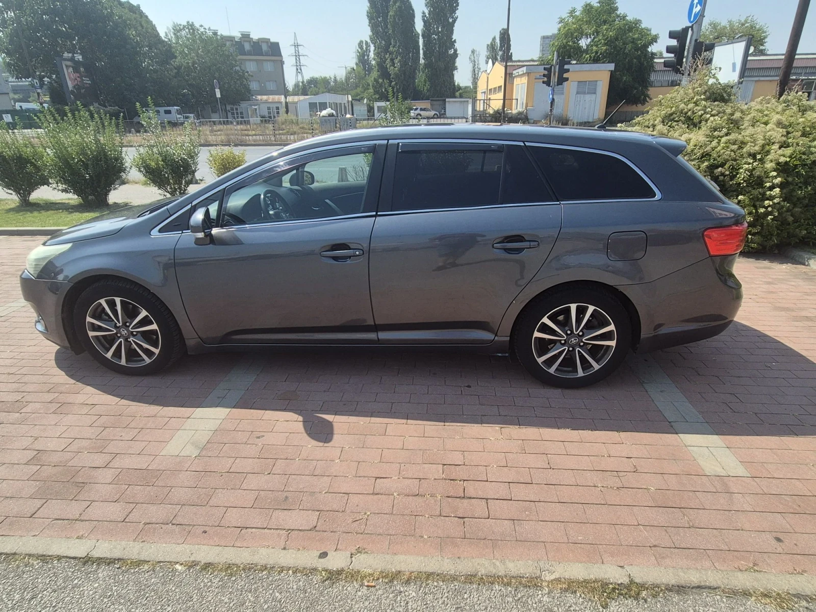 Toyota Avensis Т27 автоматик, снимка 8 - Автомобили и джипове - 55852344