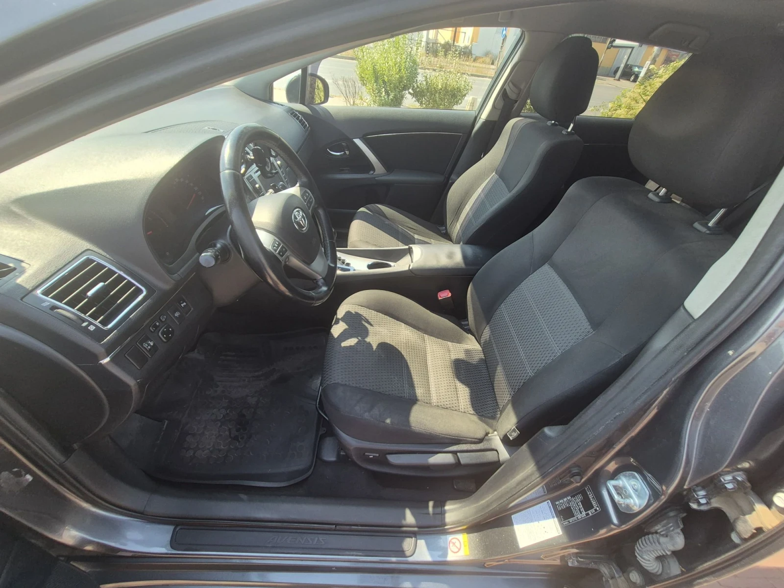 Toyota Avensis Т27 автоматик, снимка 10 - Автомобили и джипове - 55852344