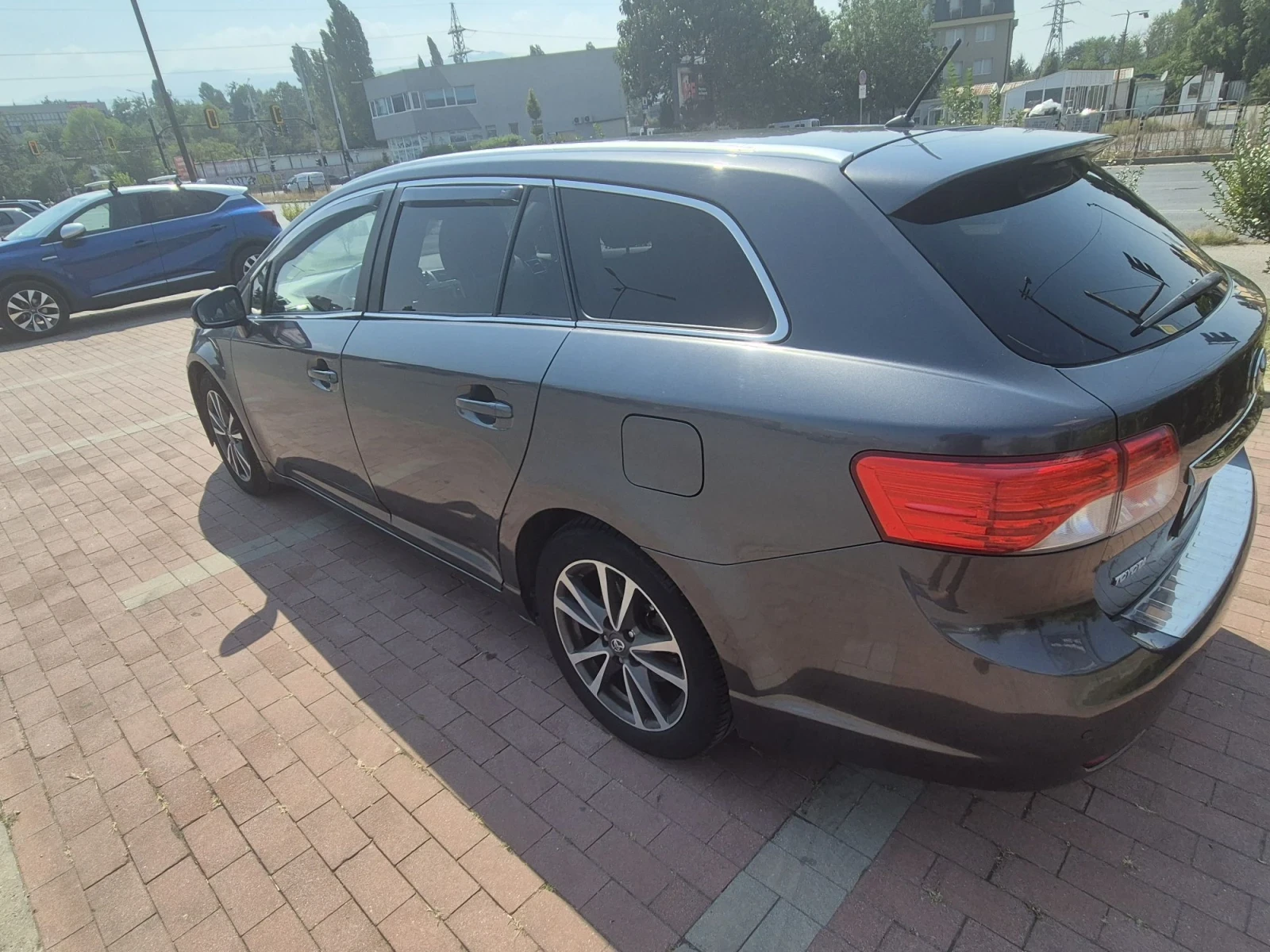 Toyota Avensis Т27 автоматик, снимка 7 - Автомобили и джипове - 55852344