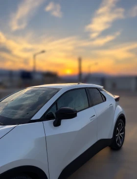 Toyota C-HR 1.8 Hybrid 140 e-CVT City 2024 - гаранционен, снимка 3