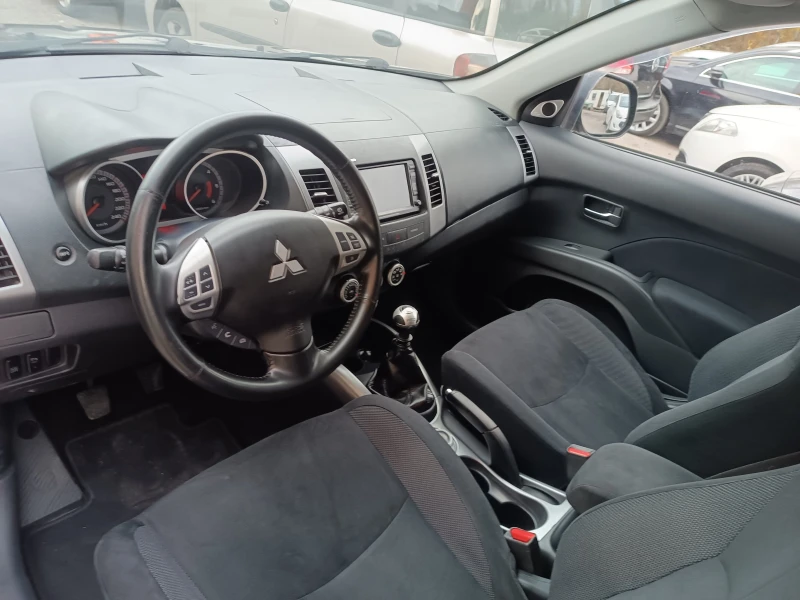 Mitsubishi Outlander 2.2DI-D 4X4 7-MESTA, снимка 9 - Автомобили и джипове - 48043479