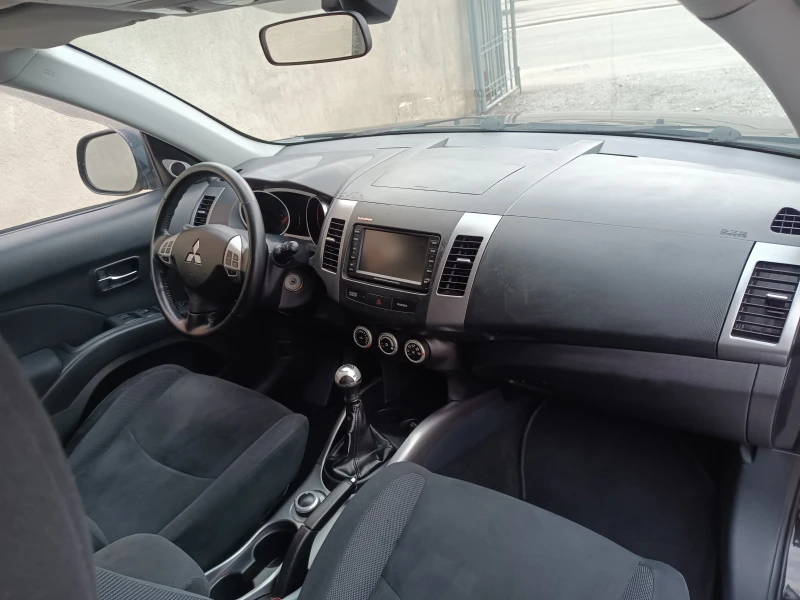 Mitsubishi Outlander 2.2DI-D 4X4 7-MESTA, снимка 10 - Автомобили и джипове - 48043479