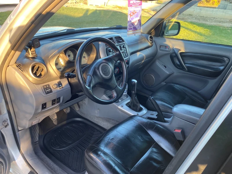 Toyota Rav4 2.0 D4D, снимка 7 - Автомобили и джипове - 48068205