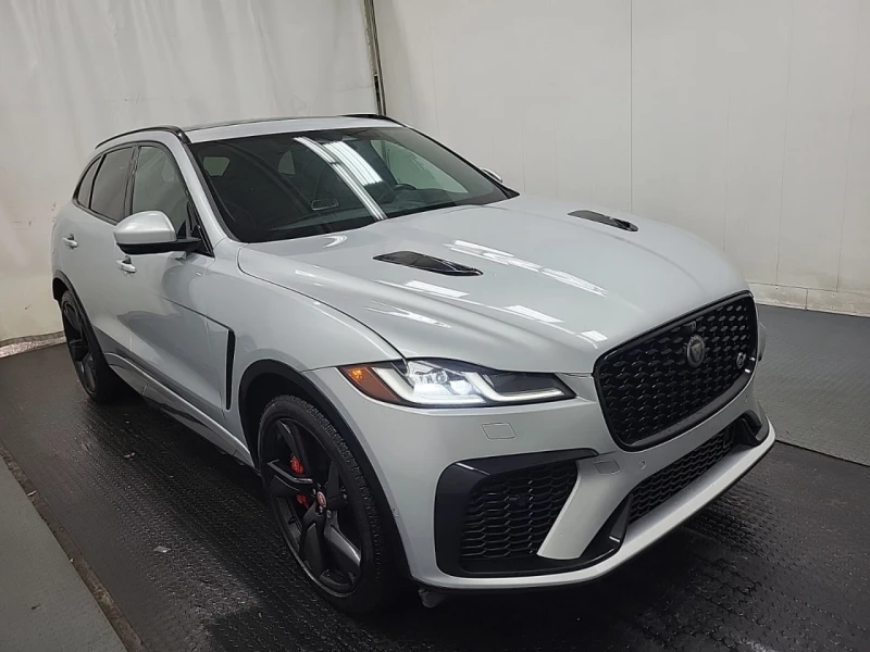 Jaguar F-PACE SVR* CARFAX* АВТОФИНАНС* БЕЗ ПЪРВОНАЧАЛНА ВНОСКА* , снимка 3 - Автомобили и джипове - 52716660