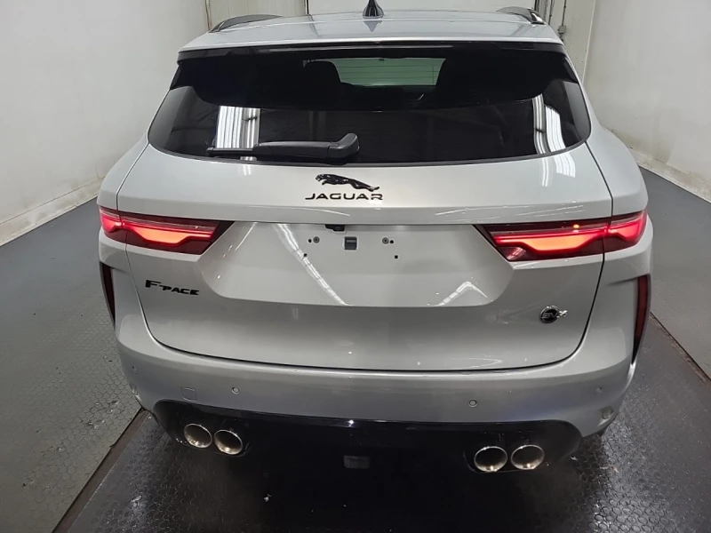 Jaguar F-PACE SVR* CARFAX* АВТОФИНАНС* БЕЗ ПЪРВОНАЧАЛНА ВНОСКА* , снимка 4 - Автомобили и джипове - 52716660