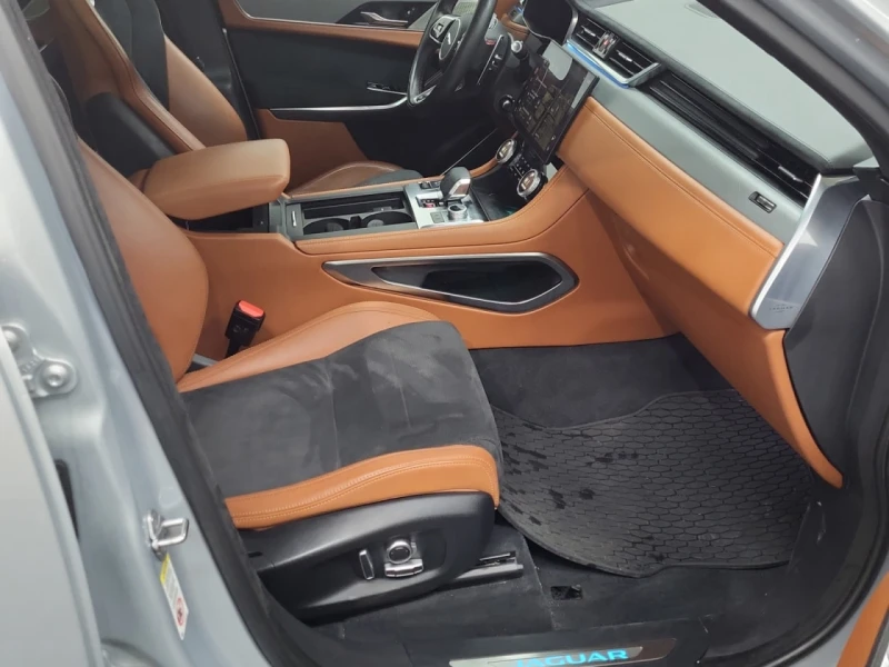 Jaguar F-PACE SVR* CARFAX* АВТОФИНАНС* БЕЗ ПЪРВОНАЧАЛНА ВНОСКА* , снимка 10 - Автомобили и джипове - 52716660