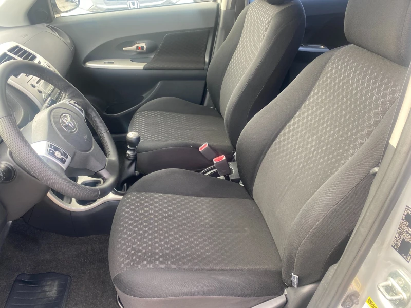 Toyota Urban Cruiser 1.3i 74kw Перфектен, снимка 9 - Автомобили и джипове - 53131459