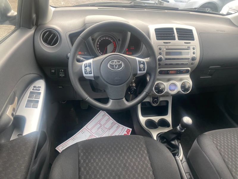 Toyota Urban Cruiser 1.3i 74kw Перфектен, снимка 7 - Автомобили и джипове - 53131459