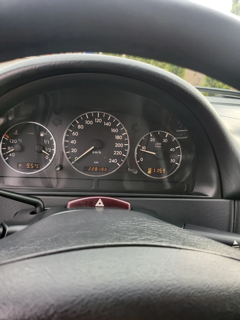 Mercedes-Benz ML 270 История, семеен, Каско 08.26г, ТВ, комп. Гуми, снимка 10 - Автомобили и джипове - 53393098