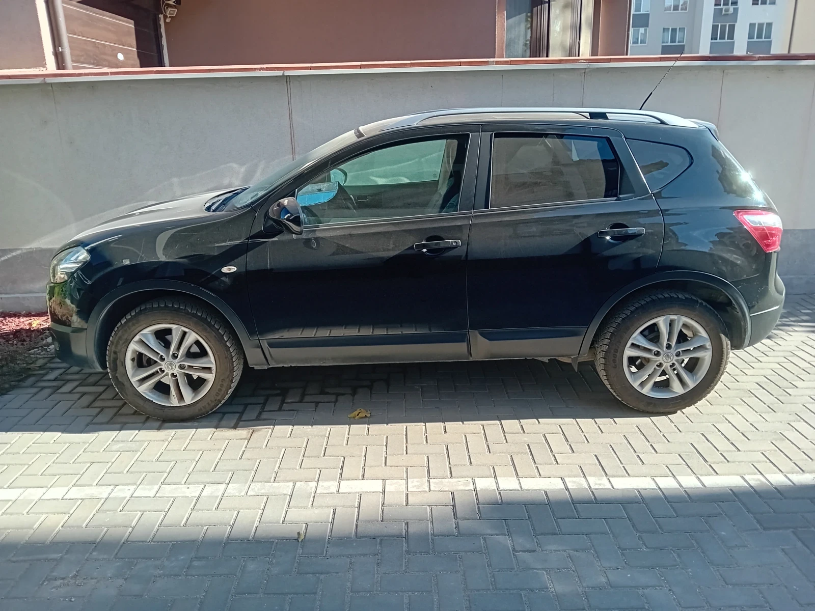 Nissan Qashqai 2.0 4Х4 БЕНЗИН ТЕКНА. ШВЕЙЦАРИЯ.ПЪЛНА СЕРВИЗНА ИСТ - изображение 4