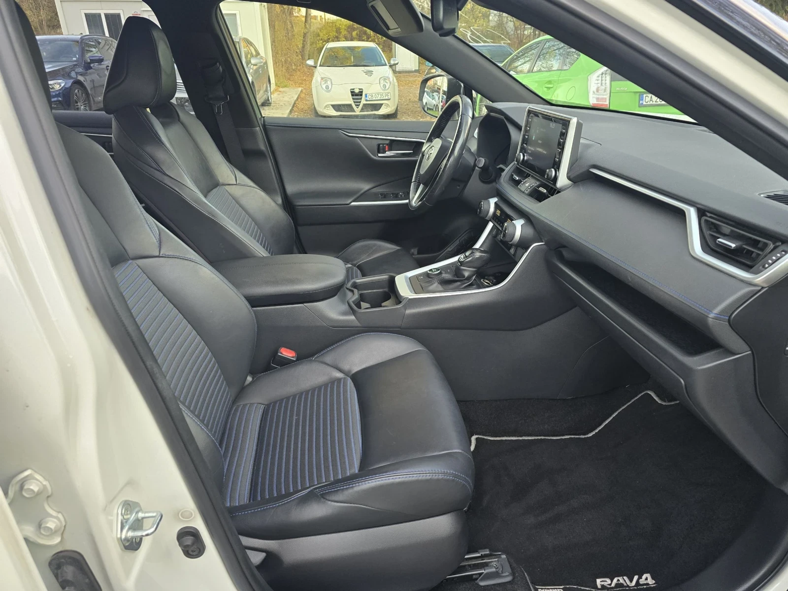 Toyota Rav4 2.5HYBRID/4X4//BiTONE/222КС/ГАРАНЦИЯ  - изображение 10