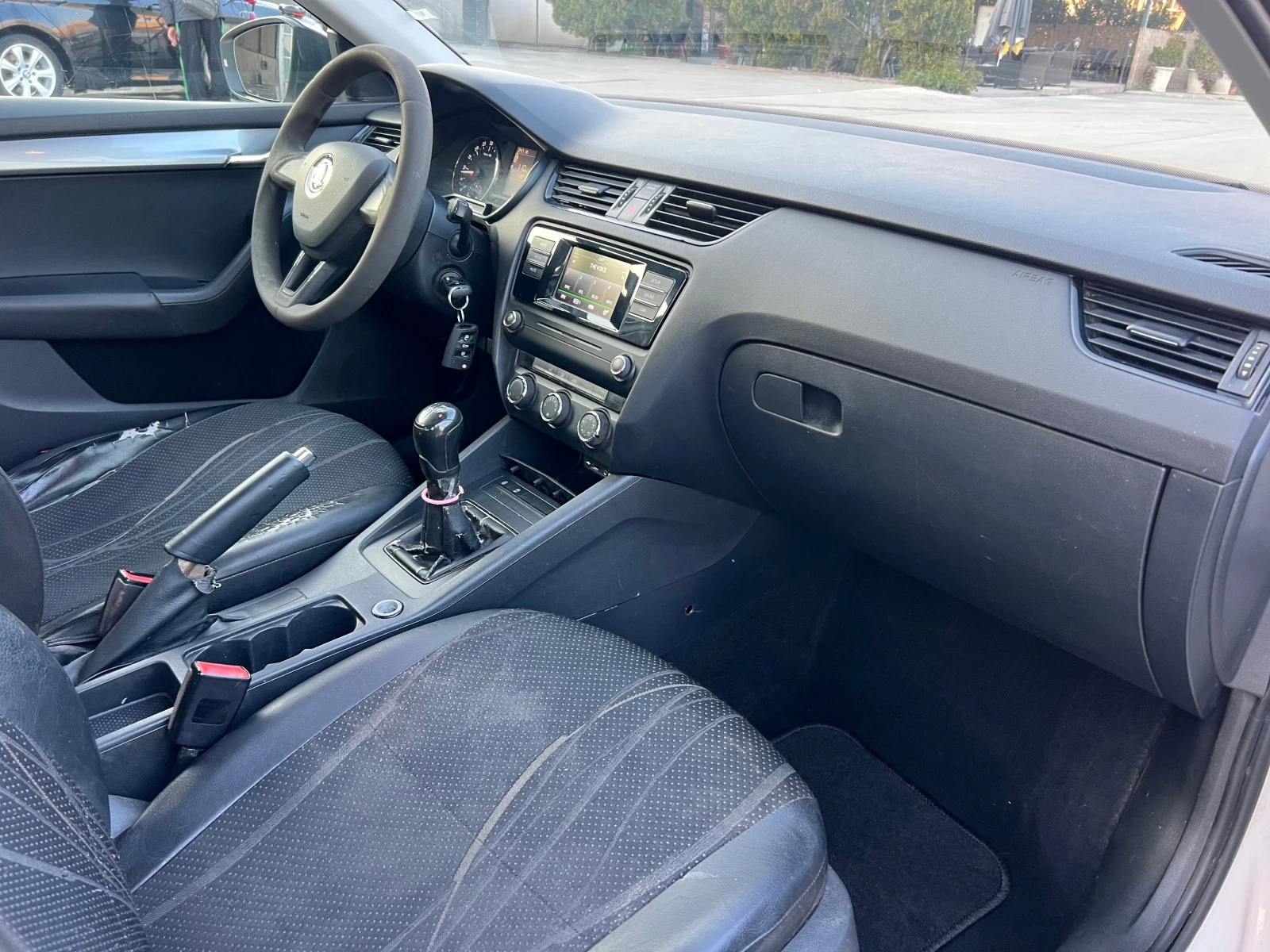 Skoda Octavia 1.6 TDI CLIMA/NAVI, снимка 6 - Автомобили и джипове - 53655194