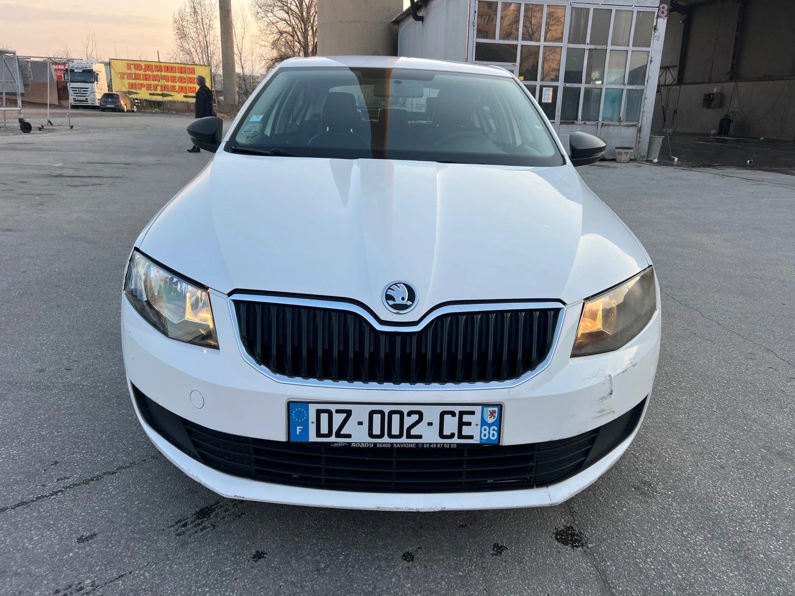 Skoda Octavia 1.6 TDI CLIMA/NAVI, снимка 2 - Автомобили и джипове - 53655194