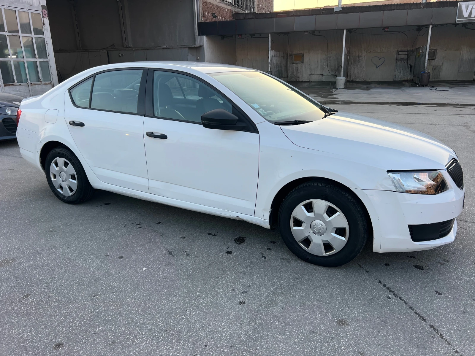Skoda Octavia 1.6 TDI CLIMA/NAVI, снимка 13 - Автомобили и джипове - 53655194