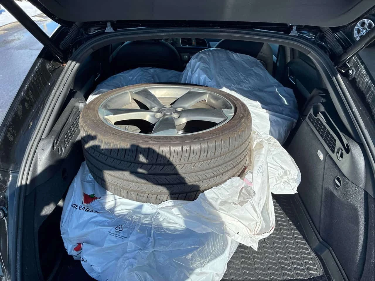 Audi Q3 Technik/CARFAX/ПОДГРЕВИ/ВТОРИ ГУМИ И ДЖАНТИ/, снимка 12 - Автомобили и джипове - 53966935