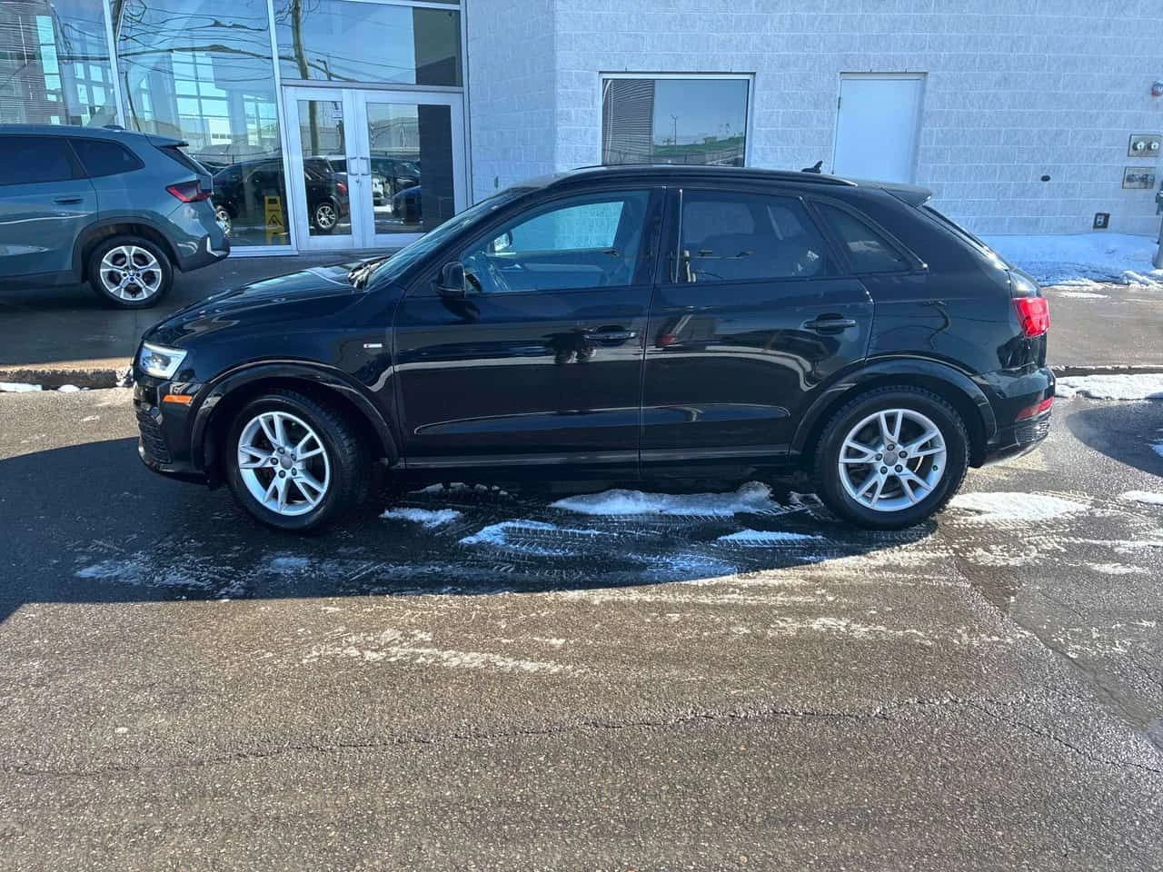 Audi Q3 Technik/CARFAX/ПОДГРЕВИ/ВТОРИ ГУМИ И ДЖАНТИ/, снимка 3 - Автомобили и джипове - 53966935