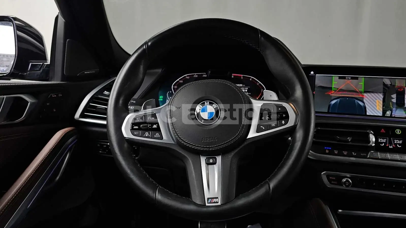 BMW X6 M PKG| SWAROWSKI| H/K| ОБДУХ| HUD| 360| PANO| , снимка 8 - Автомобили и джипове - 54849187