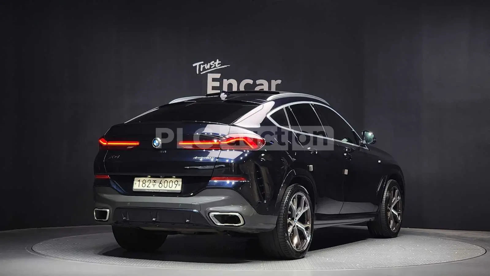 BMW X6 M PKG| SWAROWSKI| H/K| ОБДУХ| HUD| 360| PANO| , снимка 3 - Автомобили и джипове - 54849187