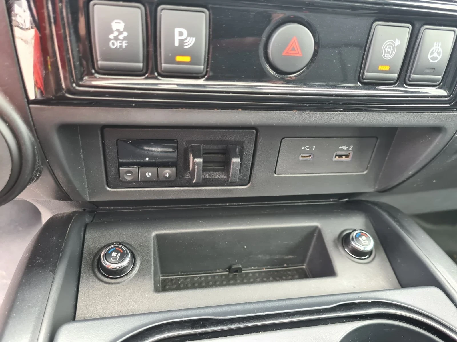 Nissan Titan crew cab PRO 4X / ПАНОРАМА / КАМЕРА / ОБДУХВАНЕ / ПОДГРЕВ, снимка 16 - Автомобили и джипове - 54892411