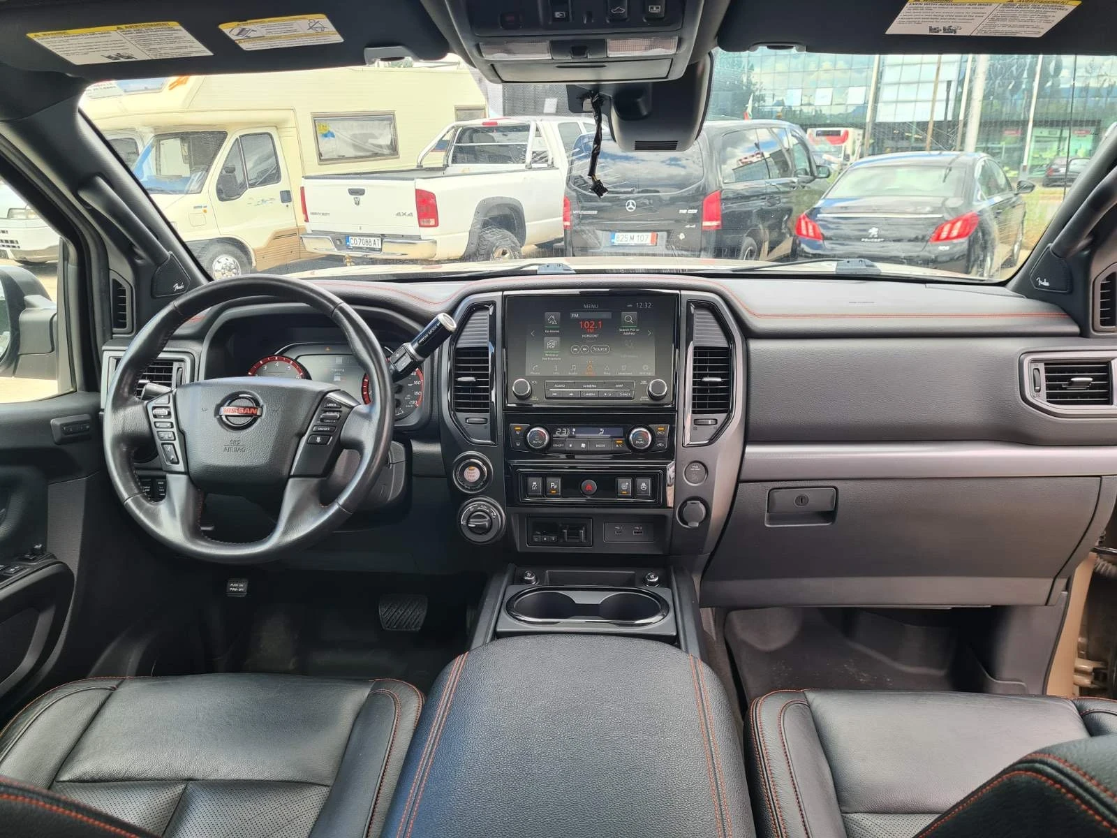 Nissan Titan crew cab PRO 4X / ПАНОРАМА / КАМЕРА / ОБДУХВАНЕ / ПОДГРЕВ, снимка 14 - Автомобили и джипове - 54892411