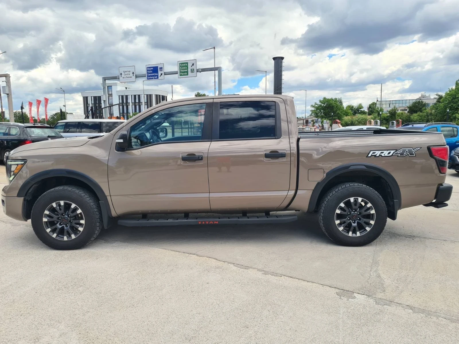 Nissan Titan crew cab PRO 4X / ПАНОРАМА / КАМЕРА / ОБДУХВАНЕ / ПОДГРЕВ, снимка 5 - Автомобили и джипове - 54892411