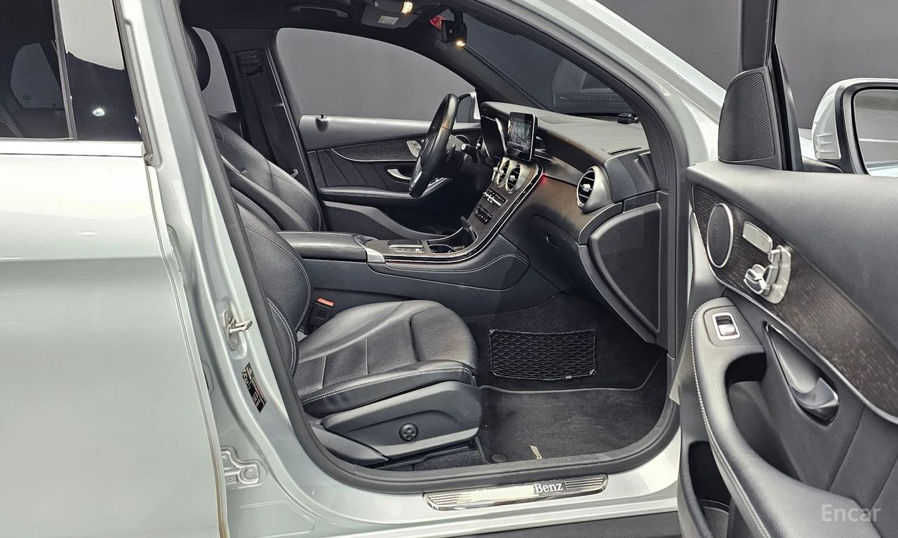 Mercedes-Benz GLC 300 AMG* LINE* COUPE* ХЕДЪП* LANE* ASSIST* ПОДГРЕВ* КА, снимка 13 - Автомобили и джипове - 55529639