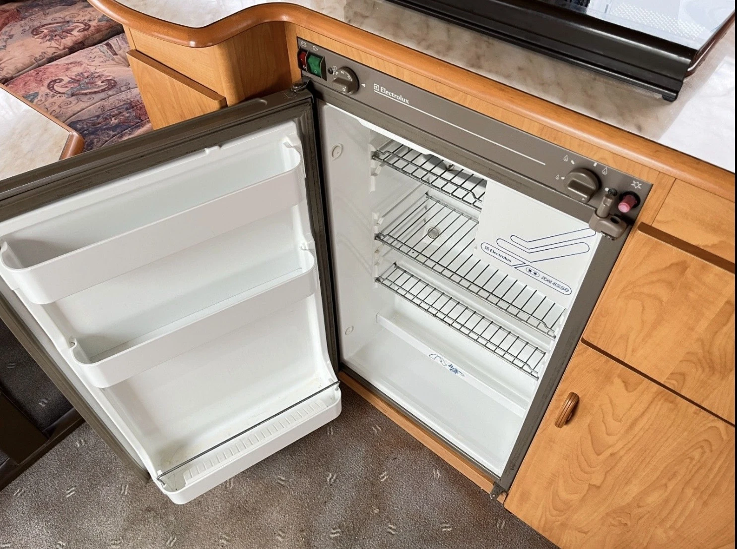 Каравана Други LIBERTY, снимка 9 - Каравани и кемпери - 54075760