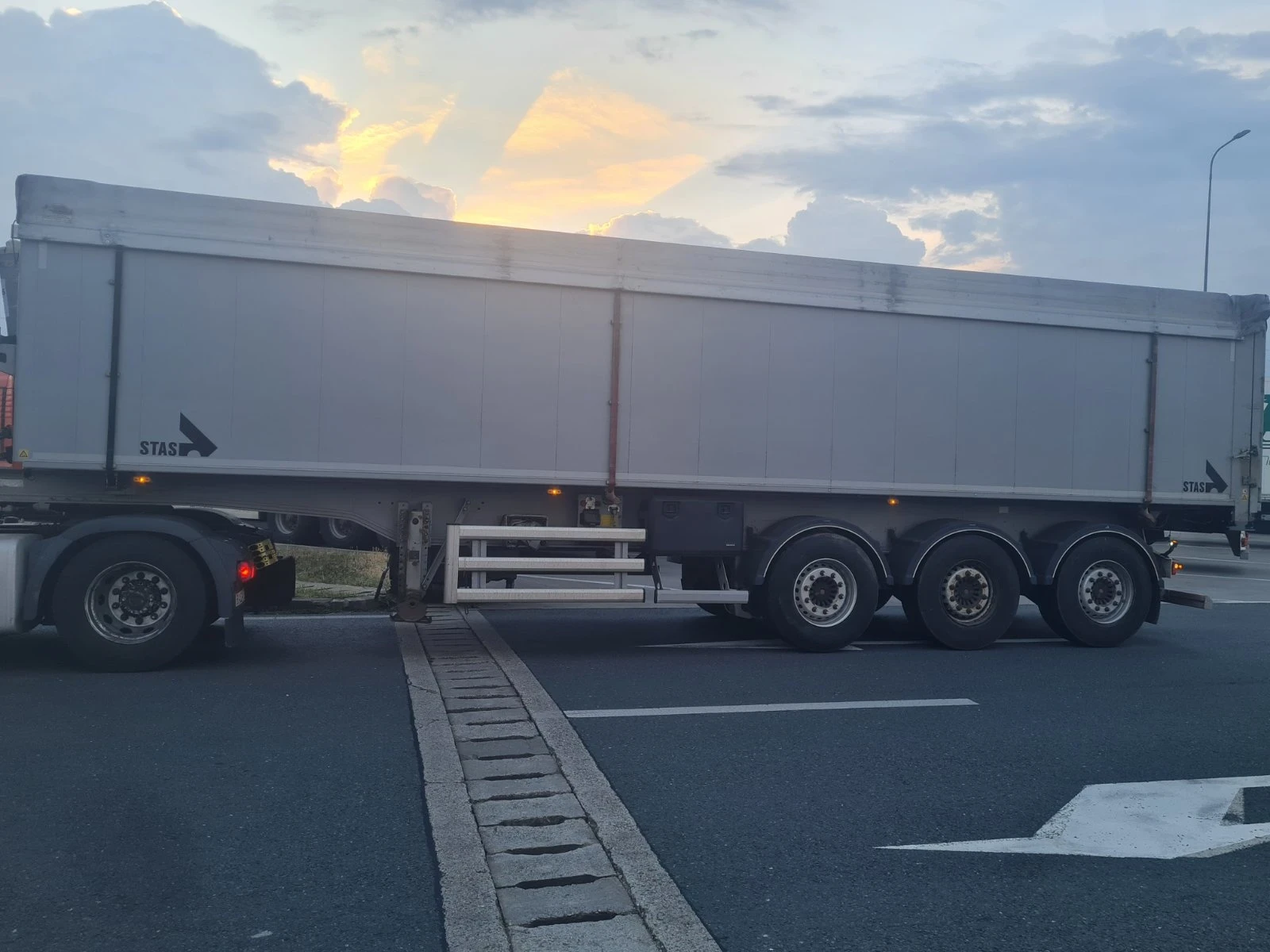 Полуремарке Stas 4 броя 50-56 куб, снимка 6 - Ремаркета - 54722600