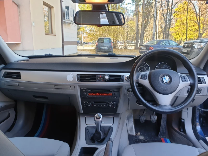 BMW 318 E91, снимка 10 - Автомобили и джипове - 47813507